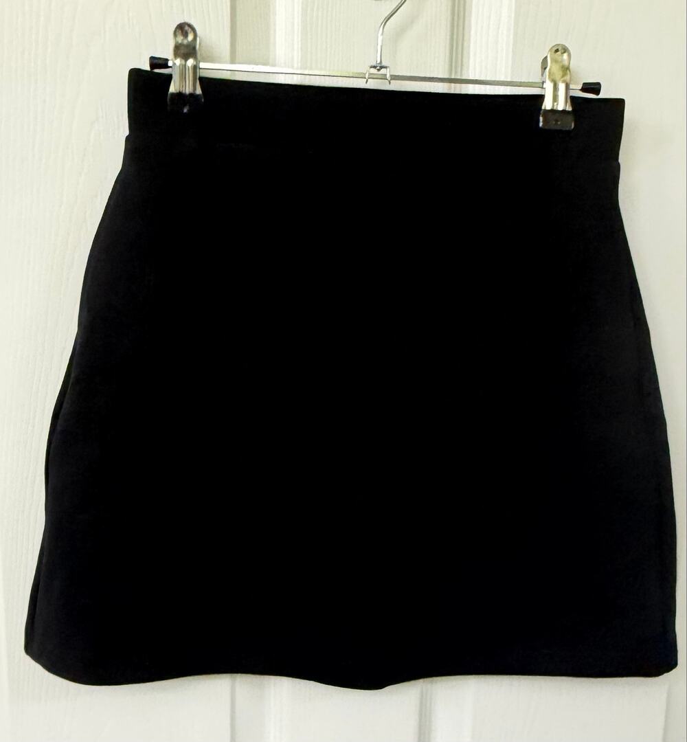 OGL XS NWT Black skirt skort with pockets